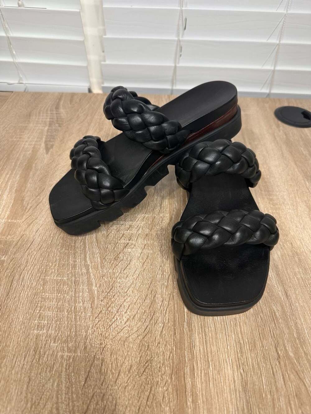 Bernardo Ciara Braided Black Leather Flatform Slide Sandals, Sz 8